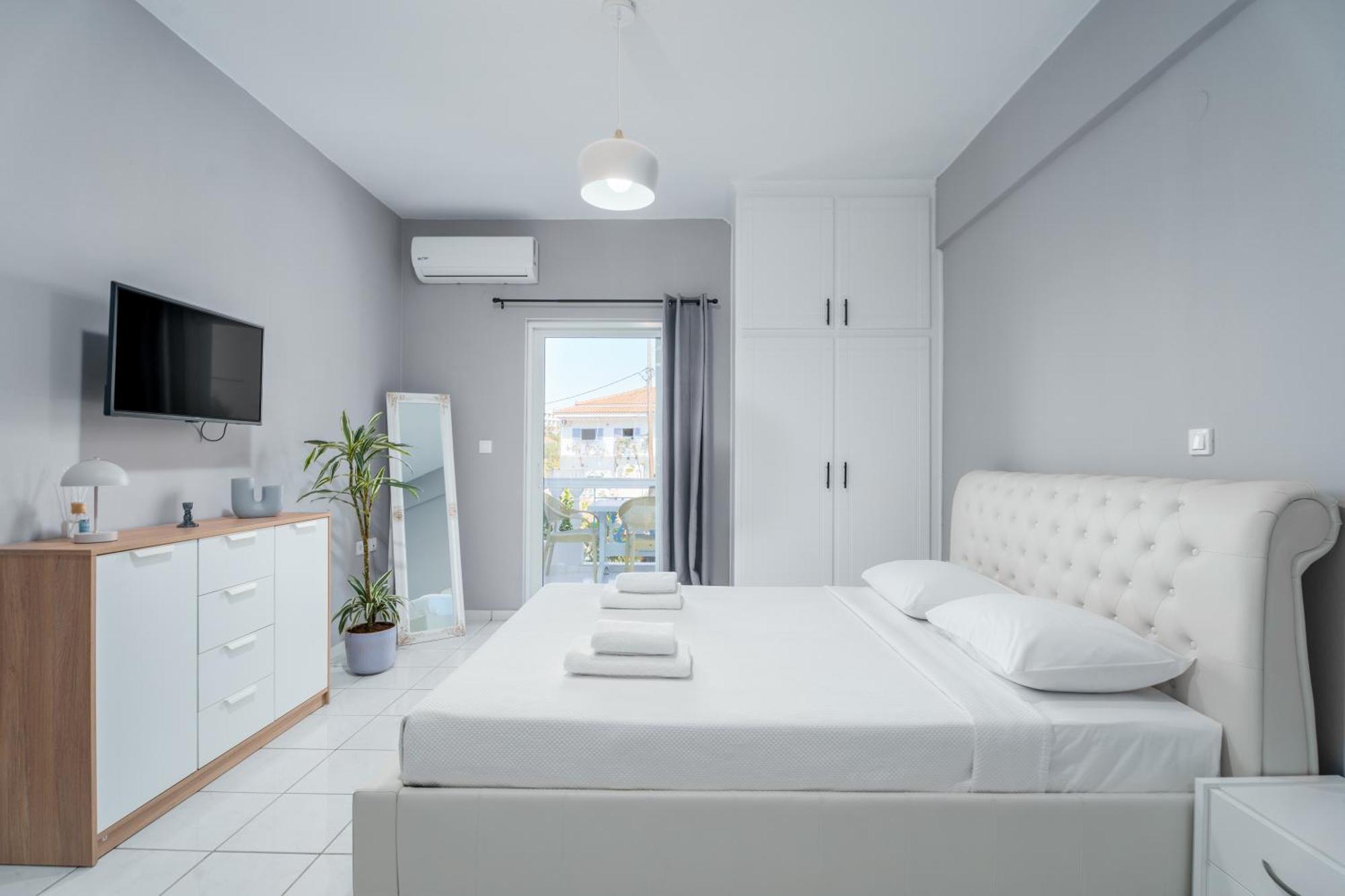 Casa Albastra Rooms & Suites Porto Heli Ngoại thất bức ảnh
